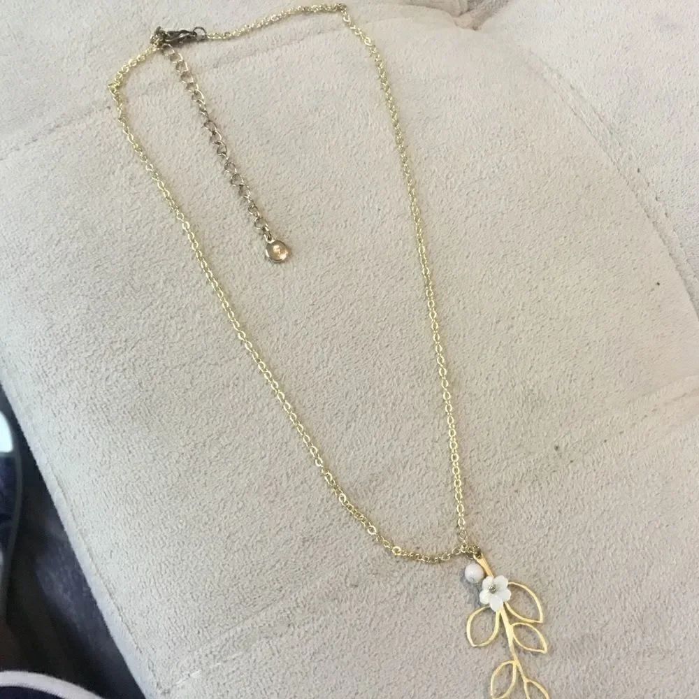 Dainty Goldtone Chain and Pendant